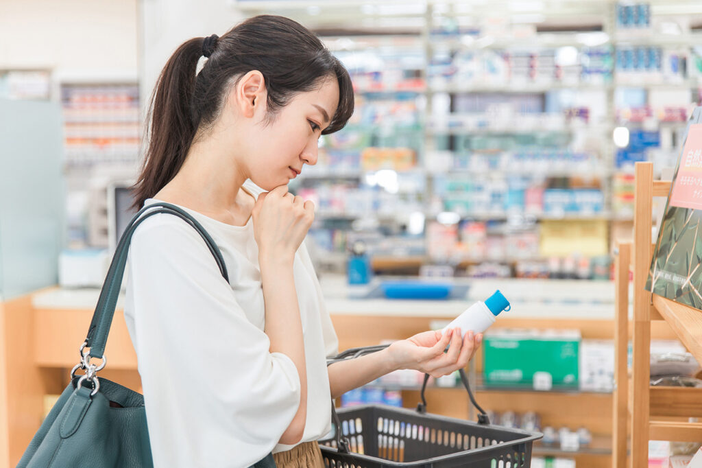 「薬用」と「医薬品」の違いは？化粧品にかかれている薬用の意味とは｜ヘルスケアWebコラム