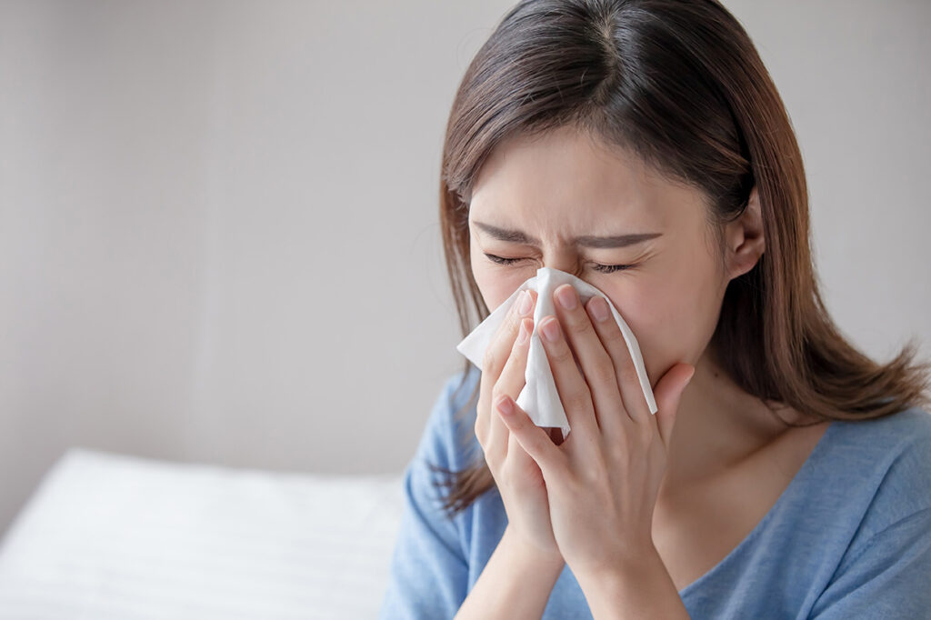その症状、もしかして寒暖差アレルギーかも？風邪やアレルギー性鼻炎との違いも解説｜ヘルスケアWebコラム