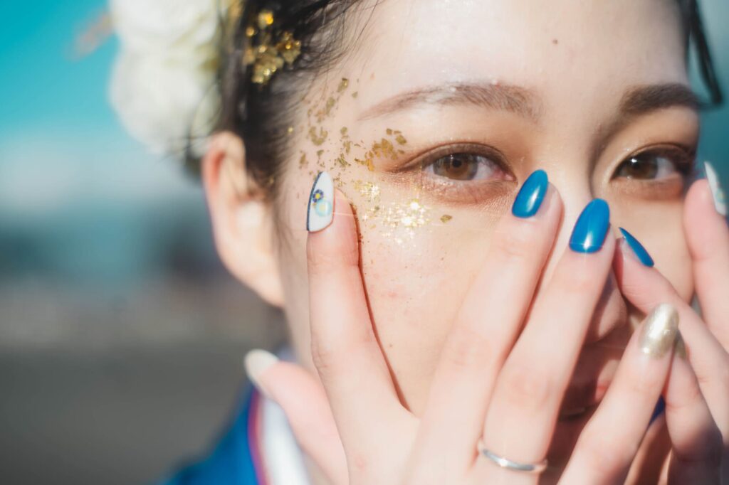 指先から整えるメンタルヘルス。ネイルが心に与える科学的な効果とは?|ヘルスケアWebコラム