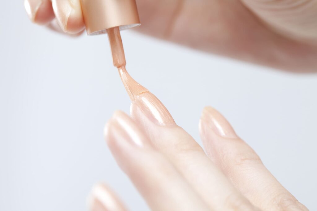 指先から整えるメンタルヘルス。ネイルが心に与える科学的な効果とは?|ヘルスケアWebコラム